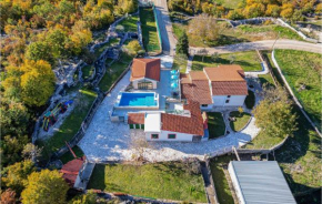Awesome Home In Dugopolje